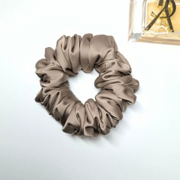 Beżowa mni z grubszą scrunchies Lisa