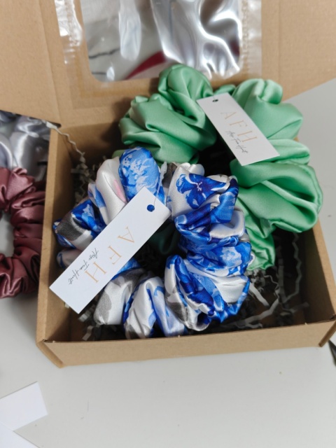 Zestaw prezentowy Pistacja i kwiaty